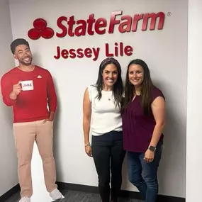 Happy 1 year Workiversary , Jessica! 
Your dedication & hard work have made such a huge impact. You elevate the team & we’re so grateful to have you at Jessey Lile State Farm!
Here’s to many more milestones & successes!