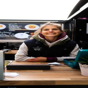 Franziska Weidner im Food Truck