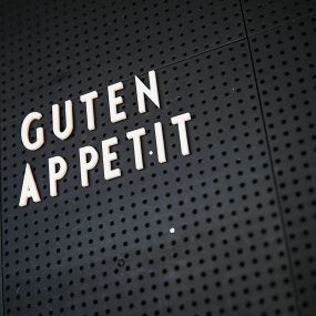 Guten Appetit Schild