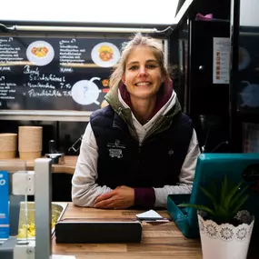 Franziska Weidner im Food Truck