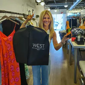 When the kids leave for camp it’s time to shop and drink champagne ???? ????????️

#shop #sidewalksales #westportct #summerweekends #WeMakeGettingDressedFun