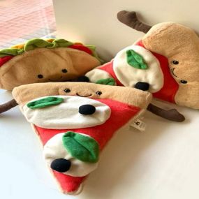 t’s FINALLY Friday!!! Are you going to be a “cool parent” and order pizza tonight?!? Our Jellycat Pizza Slices think that’s a great idea! ????