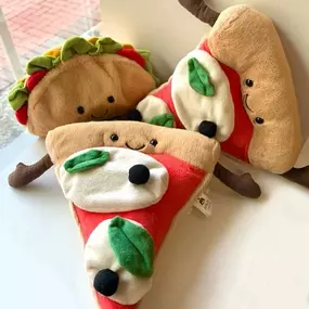 t’s FINALLY Friday!!! Are you going to be a “cool parent” and order pizza tonight?!? Our Jellycat Pizza Slices think that’s a great idea! ????