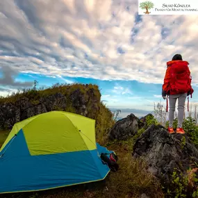 Zelt in Freiheit am Berg, mt Wanderer.
