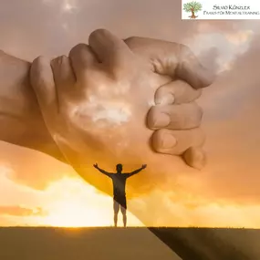 Handshake vor Sonnenaufgang