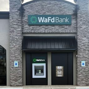 Photo of the WaFd Bank Branch location in Kennewick, Washington. Located at 5331 W Canal Dr, Kennewick, WA  99336