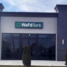 Photo of the WaFd Bank Branch location in Kennewick, Washington. Located at 5331 W Canal Dr, Kennewick, WA  99336
