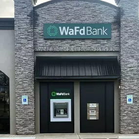 Photo of the WaFd Bank Branch location in Kennewick, Washington. Located at 5331 W Canal Dr, Kennewick, WA  99336