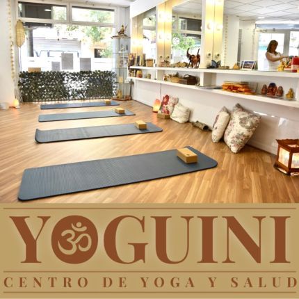 Logótipo de Yogui-ni Centro de Yoga y Salud