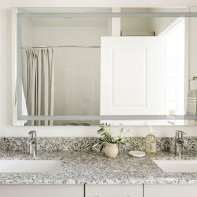 apartment bathroom at the links at pga parkway