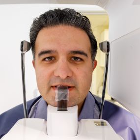 Dentist in Sherman Oaks