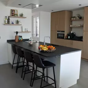 Laat u inspireren en ervaar de verschillende woonbeton, gietvloeren en betonlook vloeren in onze showroom op Ekkersrijt 4403  te Son (vlakbij Meubelcentrum Ekkersrijt – Eindhoven).