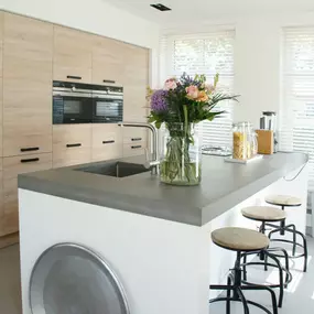 Laat u inspireren en ervaar de verschillende woonbeton, gietvloeren en betonlook vloeren in onze showroom op Ekkersrijt 4403  te Son (vlakbij Meubelcentrum Ekkersrijt – Eindhoven).
