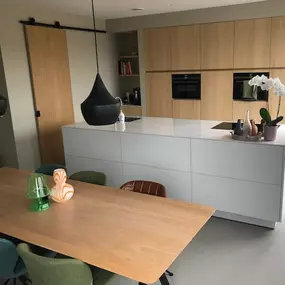 Lavasteen gietvloer woonkeuken