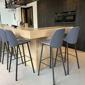 Het Design Woonbeton en de lavasteen gietvloer is een decoratief natuurlijke vloerafwerking waarmee de mooiste design vloeren gemaakt kunnen worden.