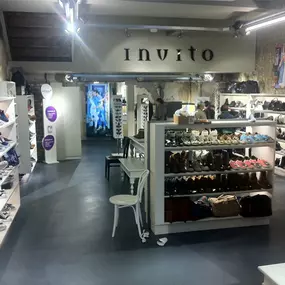 Veel kleurmogelijkheden in verschillende woonbeton en gietvloeren te bekijken in onze showroom op Ekkersrijt 4403 te Son (vlakbij IKEA Eindhoven).
Kleuradvies op afspraak.