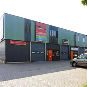 Laat u inspireren en ervaar de verschillende woonbeton, gietvloeren en betonlook vloeren in onze showroom op Ekkersrijt 4403  te Son (vlakbij Meubelcentrum Ekkersrijt – Eindhoven).