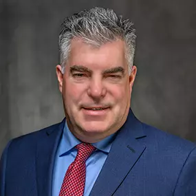Nicholas Hauser - Old National Wealth Advisors, Wealth Advisor in Eagan,MN professional headshot