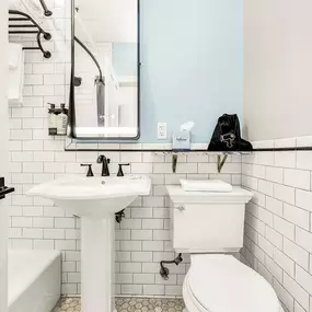 Guest room bath