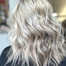 Best Salon In Springfield, MO For Blonding & Balayage - Blu Skies Salon