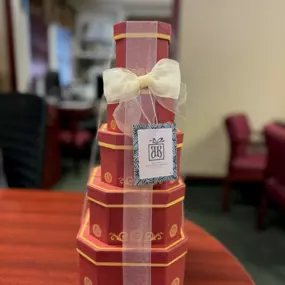 We have the sweetest customers! It’s almost too pretty to open! Huge thank you to Elizabeth Reagan for treating our TEAM. We appreciate the opportunity to serve you!