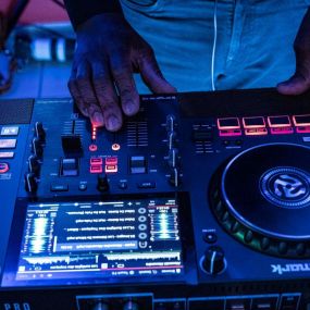 Bild von Prestation DJ Mariage, soirée anniversaire et événements d'entreprises à Angers