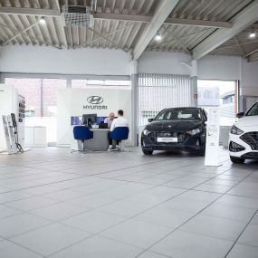 Mercedes-Benz Beresa Hyundai Gronau Showroom Ausstellung