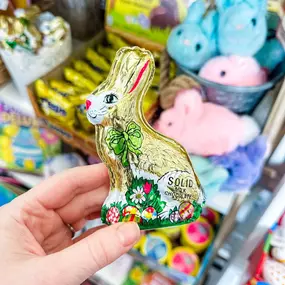 ????✨ No Easter basket is complete without a little chocolate! These Madelaine solid milk chocolate bunnies wrapped in shiny gold Italian foil are as delicious as they are adorable. ????????

Grab one (or a few) for your Easter baskets today! ????