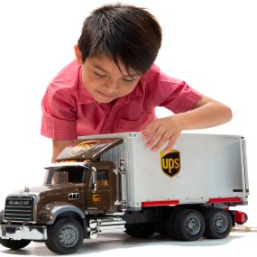 Deliver hours of pretend play with a realistic 6-wheel UPS truck! In perfectly branded colors, this 23