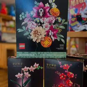 Valentine’s Day is almost here, and we have the perfect gift for those who want something more lasting than roses! These stunning LEGO flower sets are a beautiful way to show your love—no wilting, just endless charm. Stop by and pick up a forever bouquet that will make this Valentine’s one to remember! ❤️???? #ValentinesDay #valentinesgift #lego #legoflowers #supportlocal #localtoystore #toystore #coronadelmar #letsplay