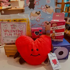 ❤️ How cute is this heart warmie!? Spread the love with some fun classroom Valentines & little basket stuffers! Yes, that’s a JUMBO gump from @getspeks which we just got in! Come see us! ????

#loveisintheair #shopsmall #valentinesgift #neighborhoodtoystore