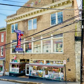 Doc Taylor’s Toy Emporium is Maryland’s largest Toy Store with over 6,000 square feet of toys, games, puzzles, stuffed animals, and all things FUN! ???? Visit us in Old Ellicott City for a shopping experience you won’t forget! ⏰ Open everyday between now and Christmas. #doctaylorstoyemporium #toystore #maryland #visitoec #howihoco