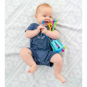 Long wiggly textured cords make this silicone plaything hard for babies & toddlers to resist.  Great to improve fine motor skills & for travel.