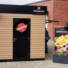 Extrawurst Papenburg direkt am Marktkauf, OBI oder Rossmann auf dem Gemeinschaftsparkplatz