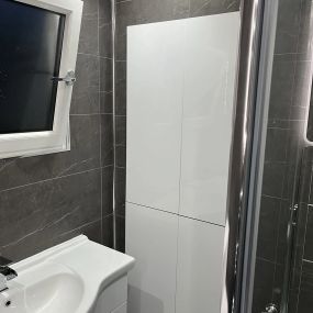 Bild von Coral Bathrooms EK Ltd