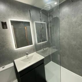 Bild von Coral Bathrooms EK Ltd