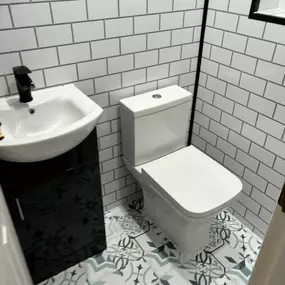 Bild von Coral Bathrooms EK Ltd