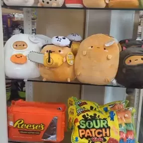 Meet Tatyo! The potato plush who disguises as not only as Halloween characters but also into your favorite foods!????????????????

In addition, we just got in-stock new snackies plush from @nyiscream ????????????