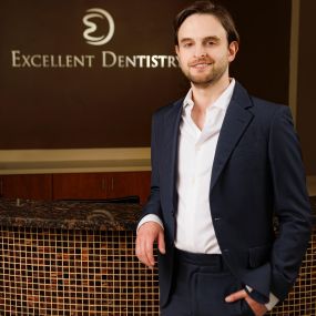 Excellent Dentistry believes that a healthy mouth leads to a healthy person, and our goal is to improve your overall wellness. Our patient-centered approach to dentistry means that we focus on you and your individual needs in order to provide the best possible care. Excellent Dentistry provides comprehensive dental services for patients of all ages in Mundelein, Illinois.

Dr. Jonathan Beckerman leads an experienced team in the heart of Lake County. Excellent Dentistry offers quality dental care