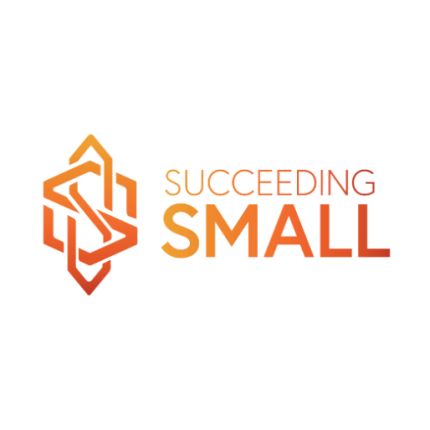 Logótipo de Succeeding Small