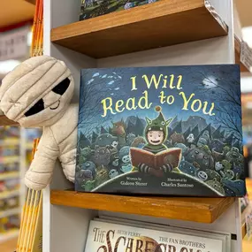 Looking for a sweet Halloween bedtime story? ???????? 'I Will Read to You' is a heartwarming tale about a brave little boy who reads to the monsters under his bed, proving that even spooky friends love a good story! ????‍♀️???? This is the perfect book for winding down after trick-or-treating! ???????? Pick up your copy soon, before the season ends! ✨