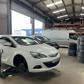Bild von Fosters Tyre Services Whitemountain