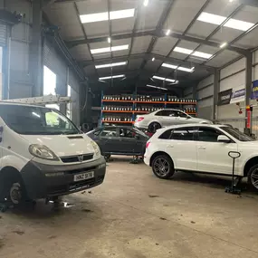 Bild von Fosters Tyre Services Whitemountain