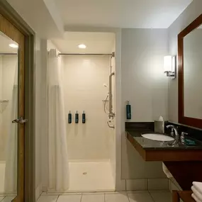 Guest room bath