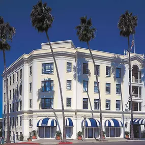 Exterior Grand Colonial