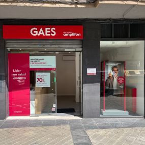 Entrada del Centro Auditivo GAES  Granada Dilar