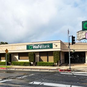 Photo of the WaFd Bank Branch location in Encino, California. Located at 16600 Ventura Blvd, Encino, CA  91436