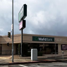 Photo of the WaFd Bank Branch location in Encino, California. Located at 16600 Ventura Blvd, Encino, CA  91436