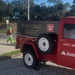 Thank you to Josh Dike from Winter Springs State farm for generously donating a tree to a local family during this holiday season. Winter Springs Police are happy to assist!