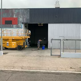 lavadero_a_mano_el_diamante_gandia_limpieza_camion.jpg